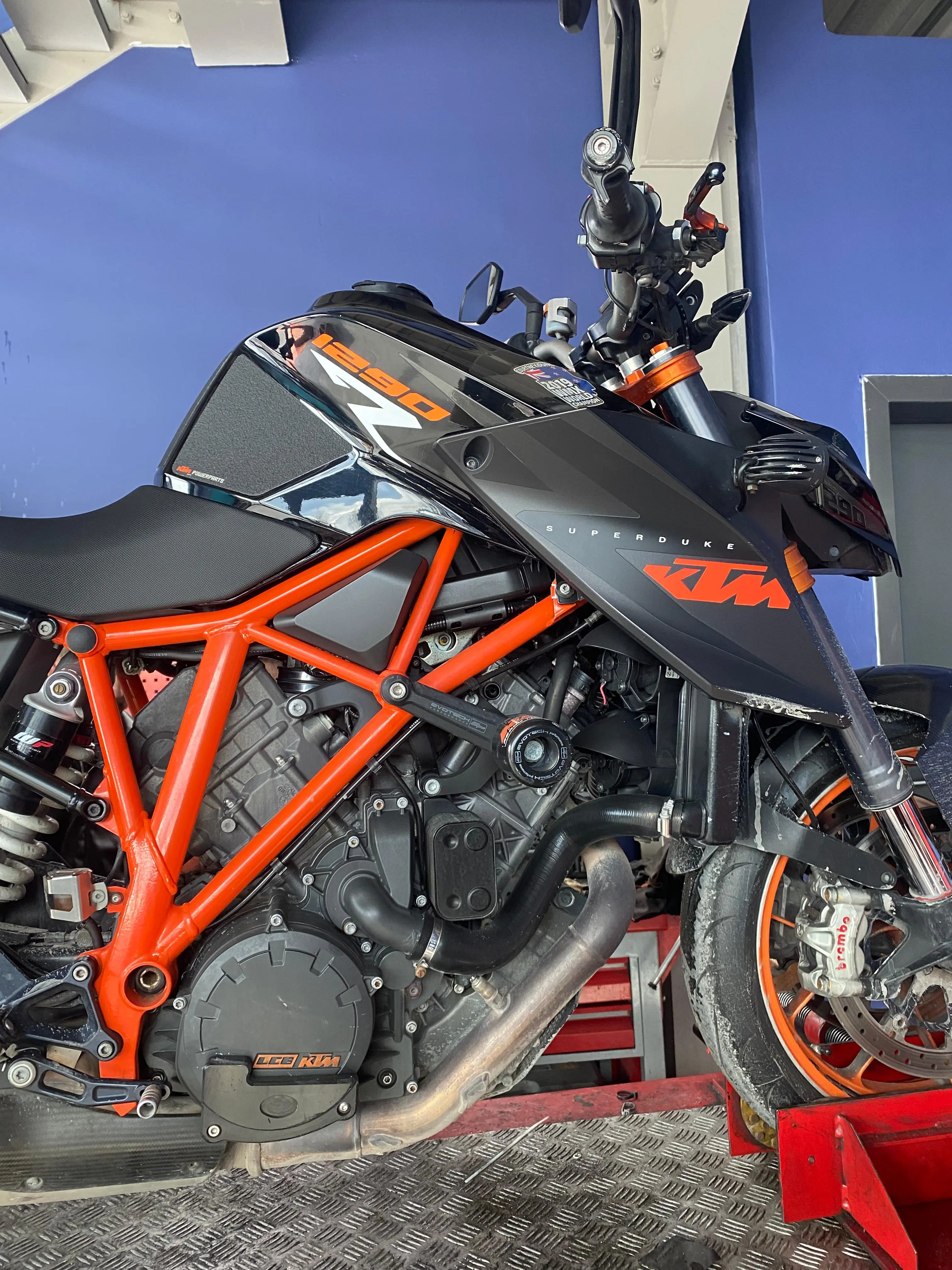 KTM motosiklet motor blok detay goruntusu
